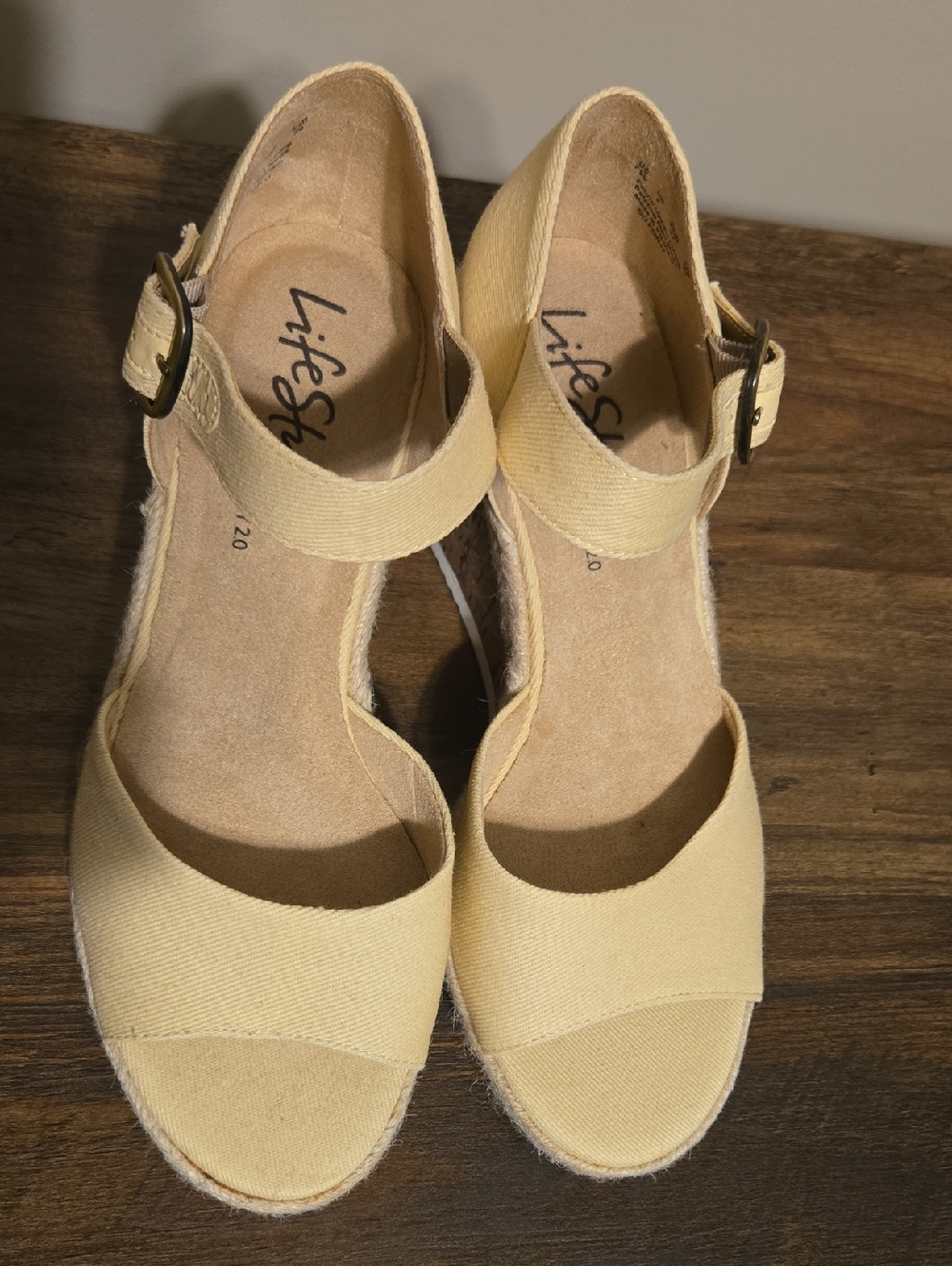 LifeStride Go For It Women's Wedge Sandals - Pale Yellow 7W NWOT Life Stride - Picture 2 of 7